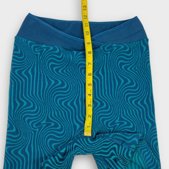 Free People Movement Crossover Waist Jacquard Biker Short Wave Runner Size Small - Picture 7 of 7